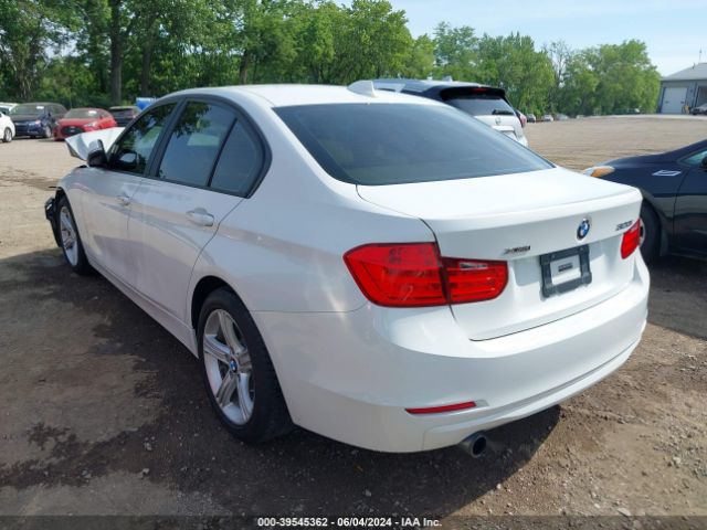 Photo 2 VIN: WBA3C3G54FNS76715 - BMW 320I 