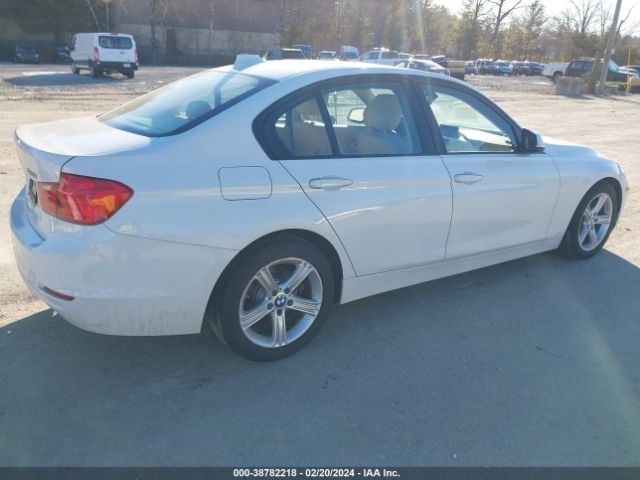 Photo 3 VIN: WBA3C3G55ENS71635 - BMW 320I 