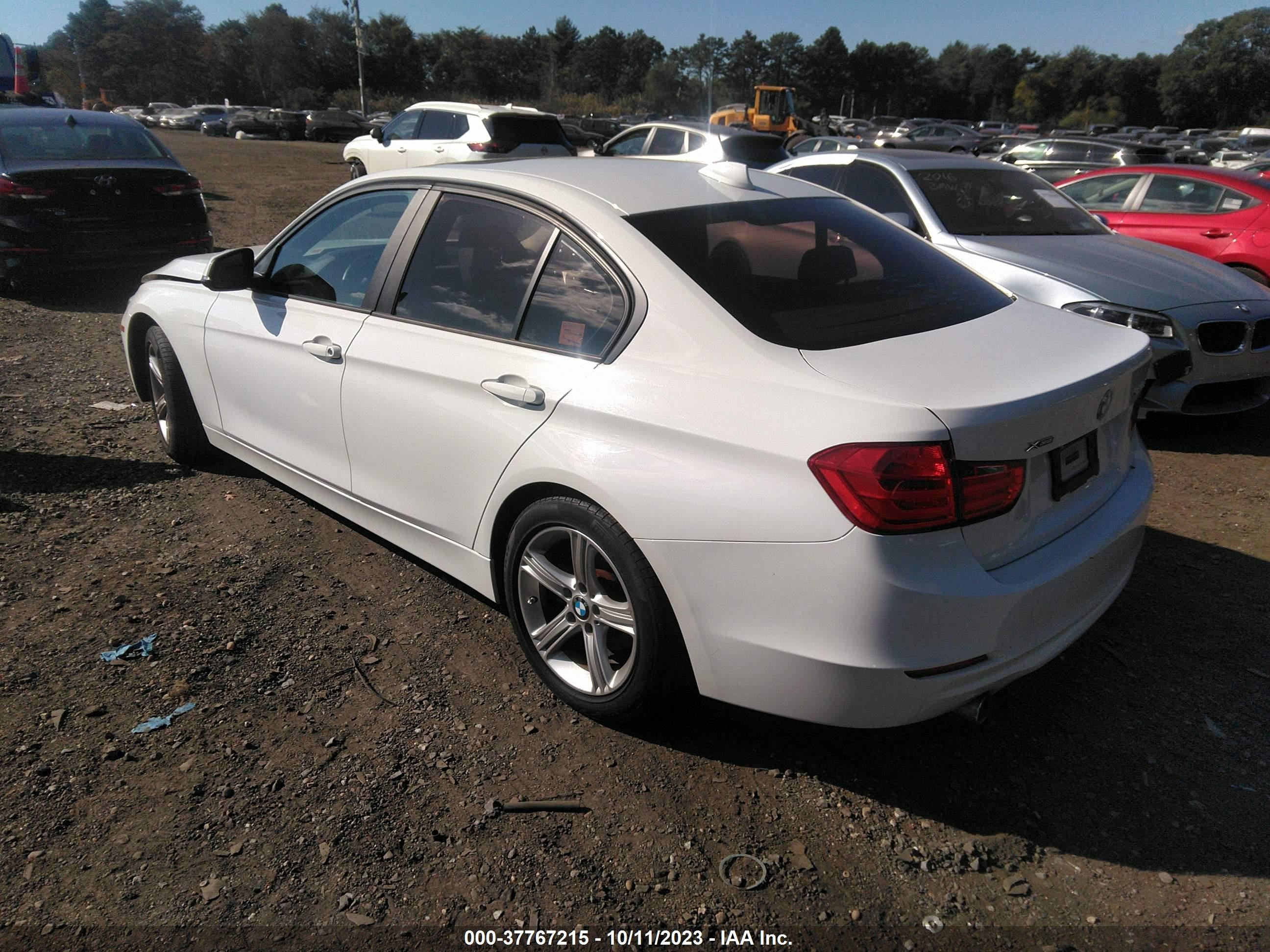 Photo 2 VIN: WBA3C3G57FNS74103 - BMW 3ER 