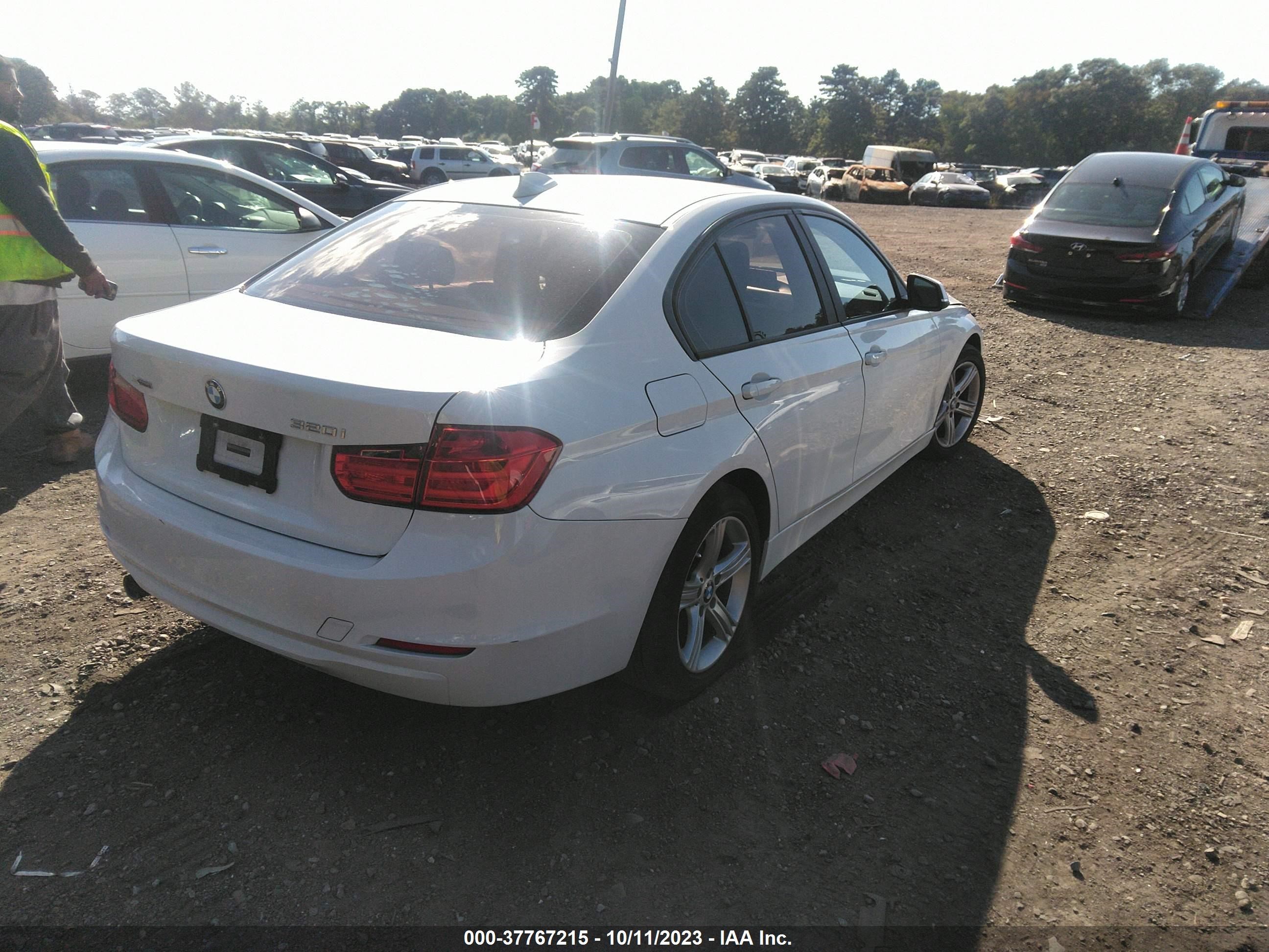 Photo 3 VIN: WBA3C3G57FNS74103 - BMW 3ER 