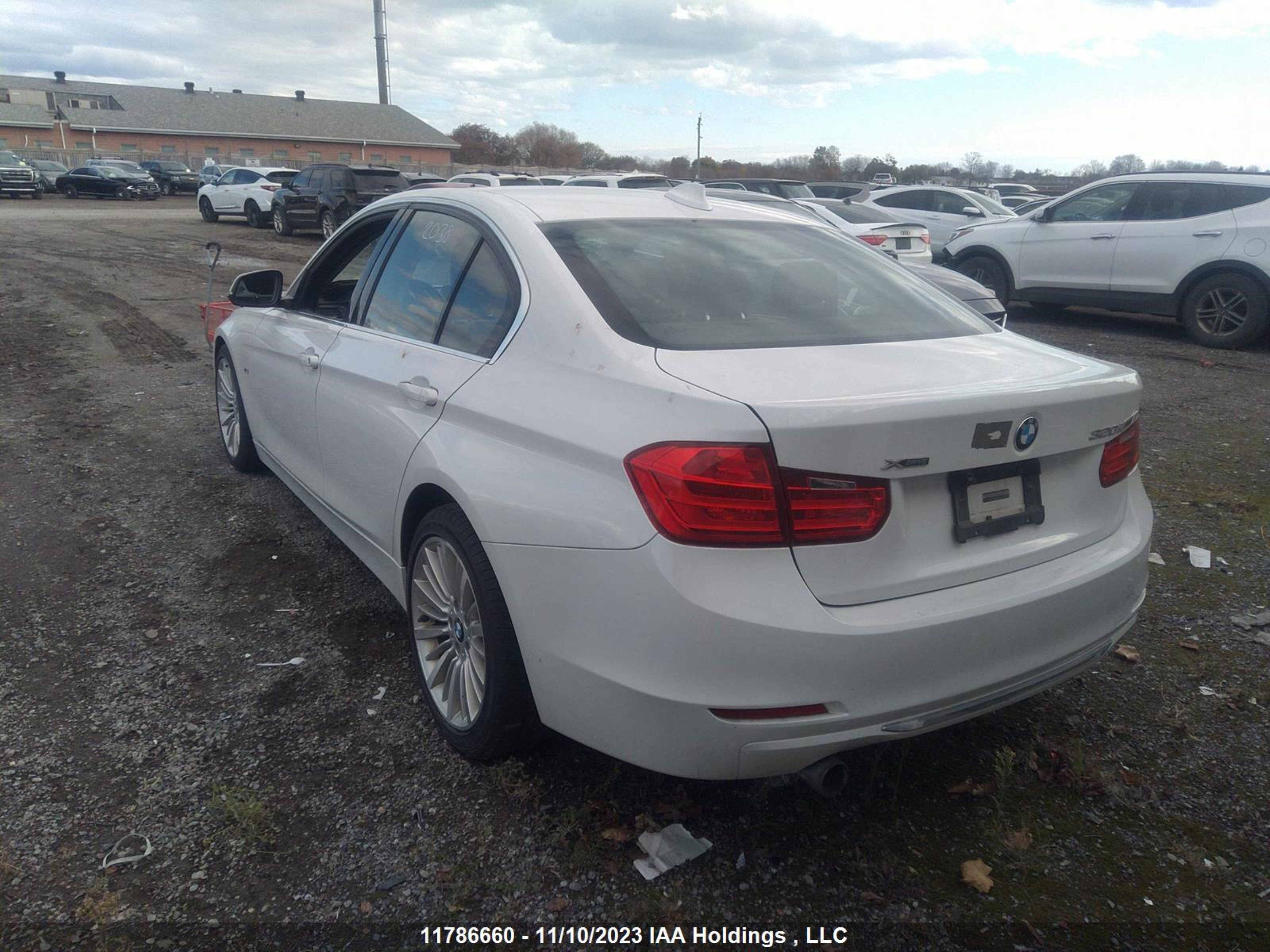 Photo 2 VIN: WBA3C3G59FNS76788 - BMW 3ER 