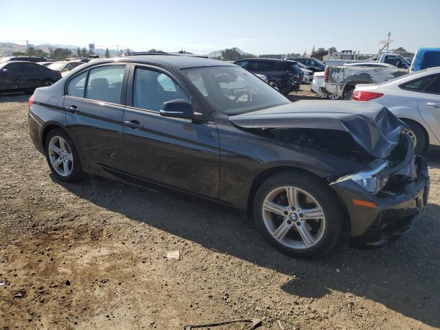 Photo 3 VIN: WBA3C3G5XFNT50929 - BMW 320 I XDRI 