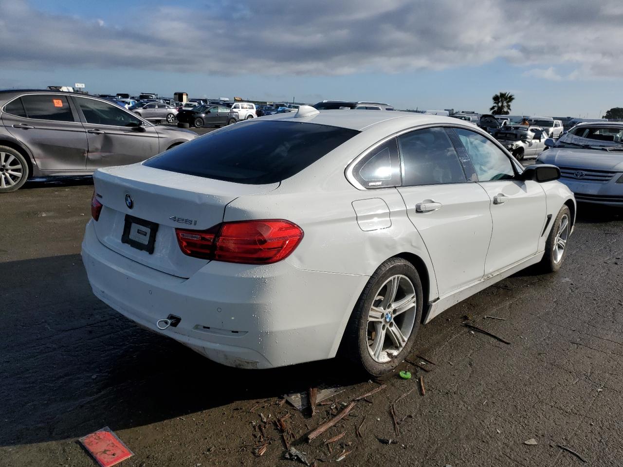 Photo 2 VIN: WBA4C9C57FD330804 - BMW 4ER 