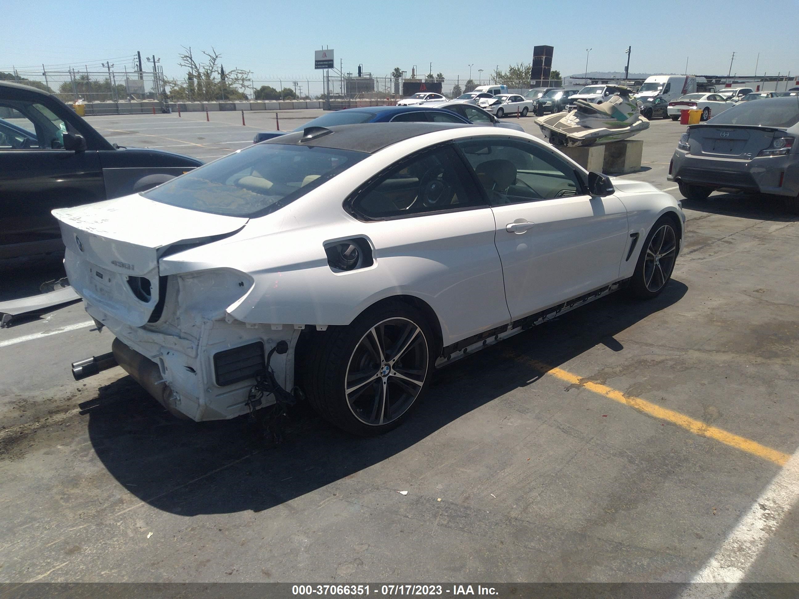 Photo 3 VIN: WBA4W3C5XKAF93467 - BMW 4ER 