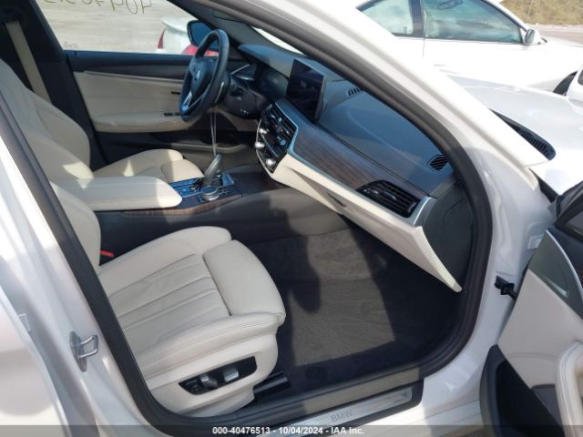 Photo 4 VIN: WBA53BH08MCF06077 - BMW 530I 