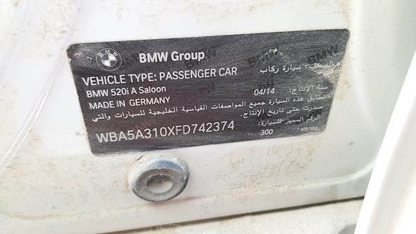 Photo 1 VIN: WBA5A310XFD742374 - BMW 520 