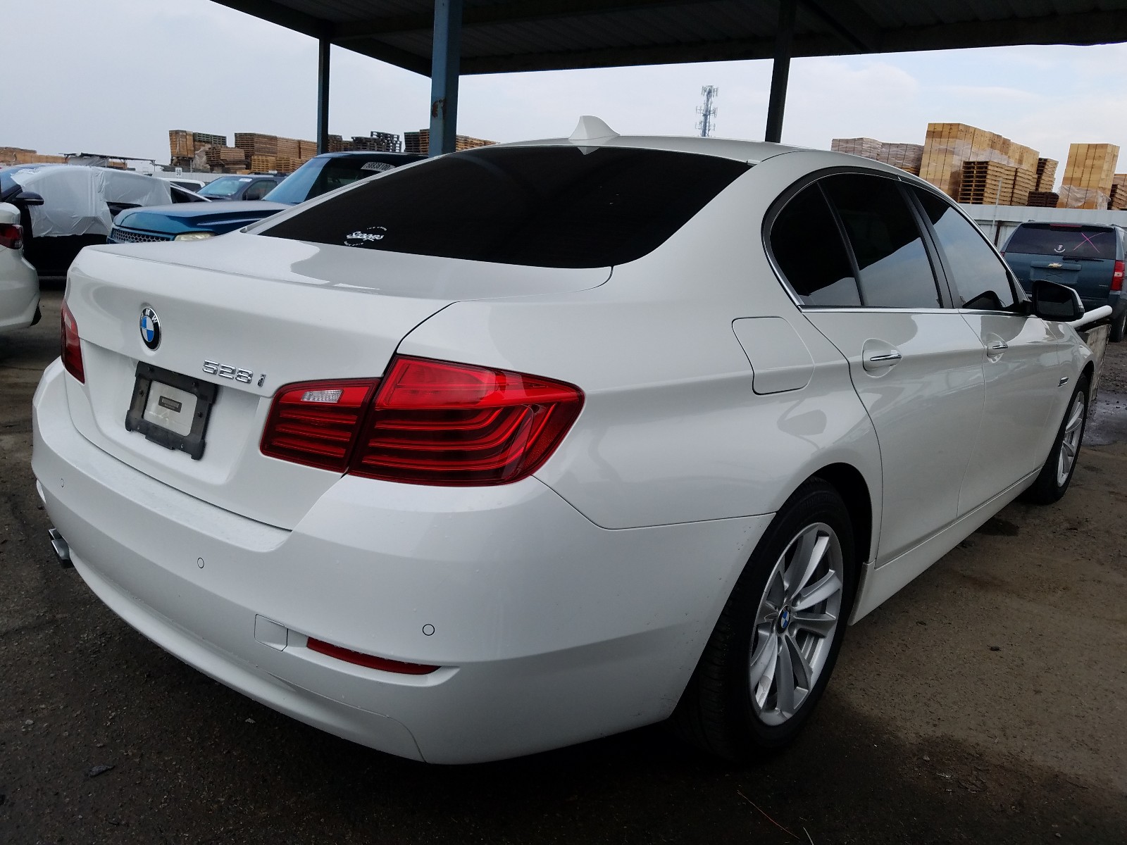 Photo 3 VIN: WBA5A5C54FD523768 - BMW 528 I 