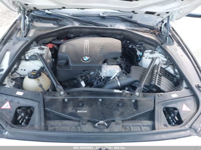 Photo 9 VIN: WBA5A5C58FD522686 - BMW 528I 