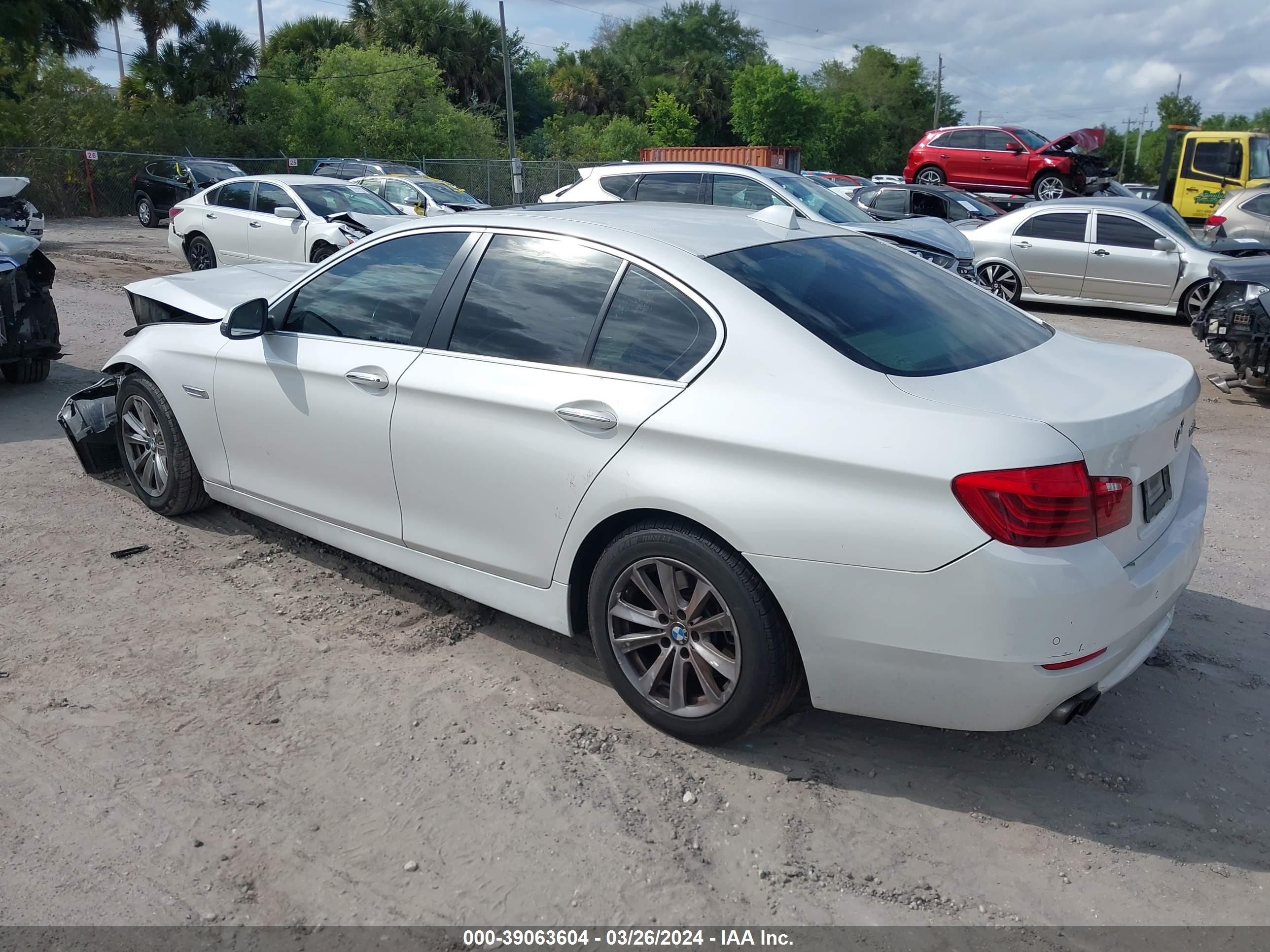 Photo 2 VIN: WBA5A5C5XFD513861 - BMW 5ER 