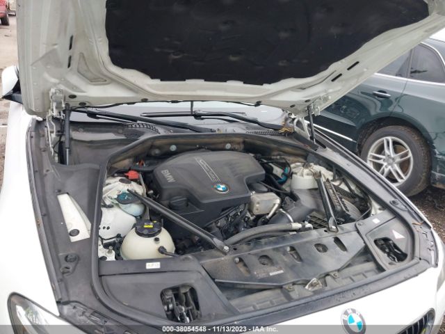 Photo 9 VIN: WBA5A5C5XFD517196 - BMW 528I 