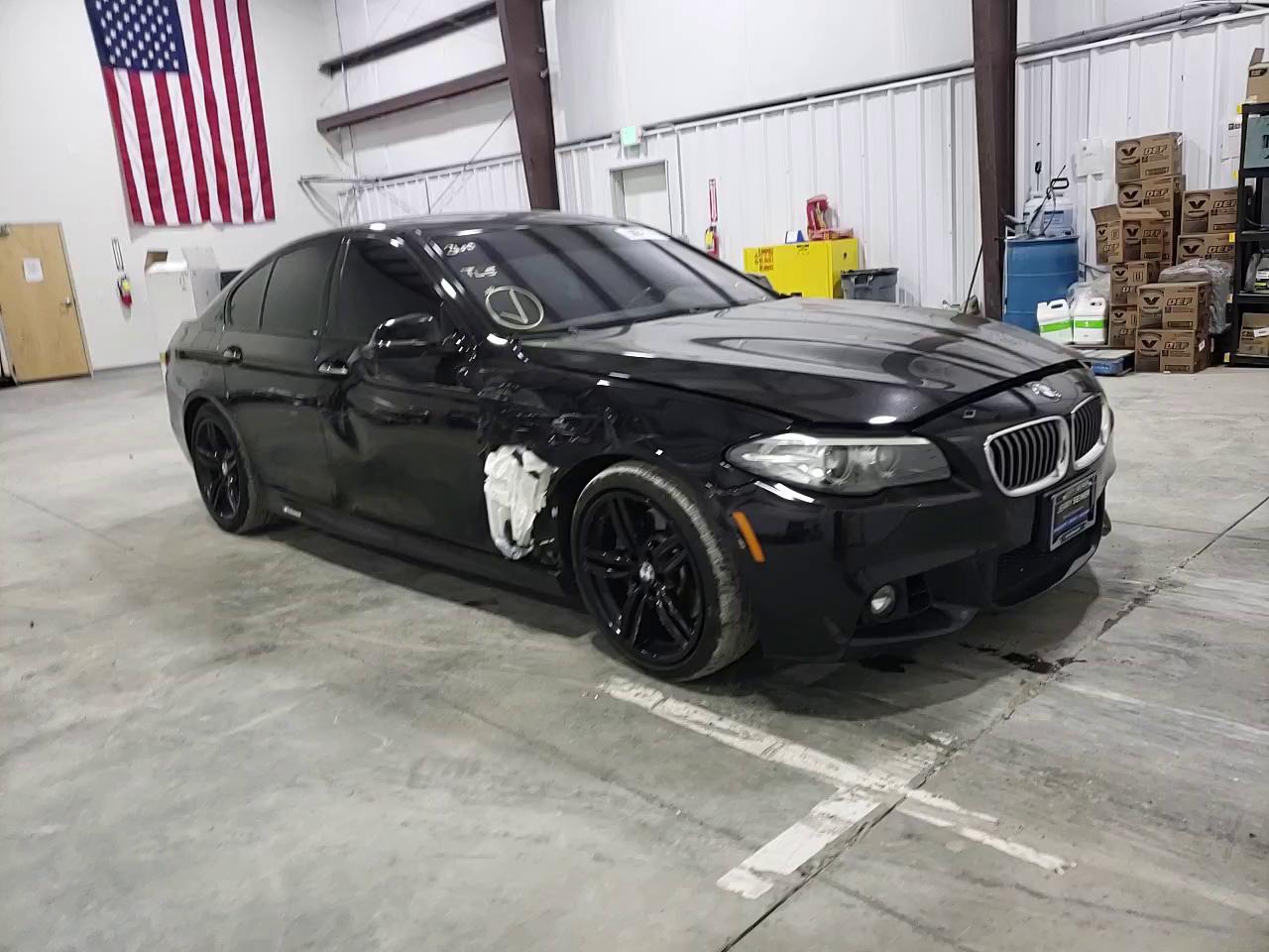 Photo 10 VIN: WBA5B1C51ED482844 - BMW 535I 