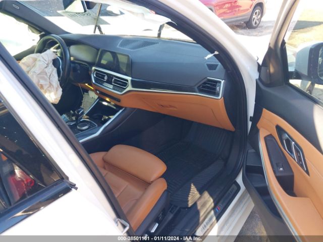 Photo 4 VIN: WBA5R1C06LFH76387 - BMW 330I 