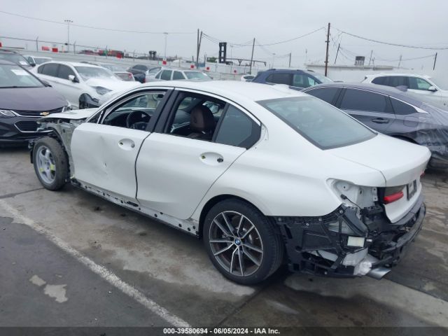 Photo 2 VIN: WBA5R1C55KAJ99002 - BMW 330I 