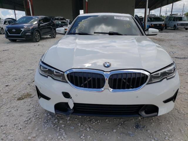 Photo 8 VIN: WBA5R1C57KAK07987 - BMW 330I 