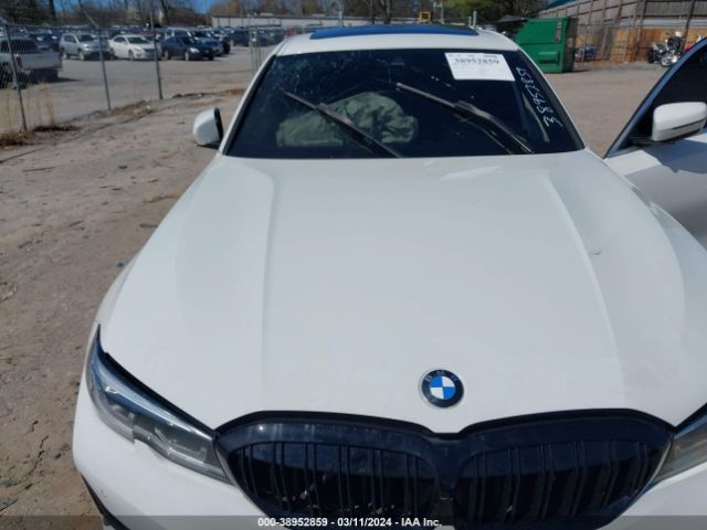 Photo 5 VIN: WBA5R7C50KFH13329 - BMW 330I 