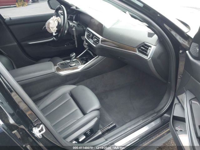 Photo 4 VIN: WBA5R7C56KAE82627 - BMW 330I 