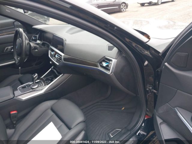 Photo 4 VIN: WBA5R7C57KFH22433 - BMW 330I 