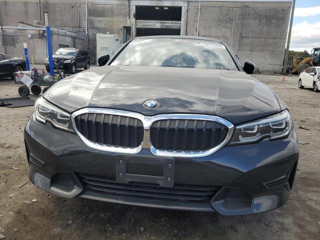 Photo 4 VIN: WBA5R7C5XKAJ80626 - BMW 330XI 