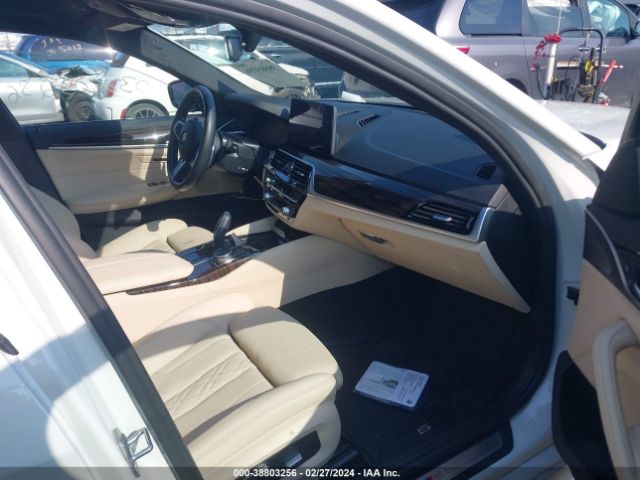 Photo 4 VIN: WBA73BJ08NWX59058 - BMW 540I 