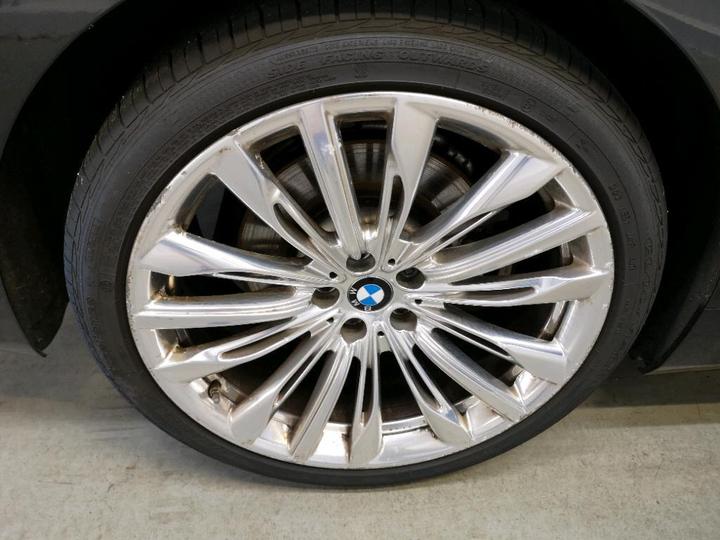 Photo 15 VIN: WBA7D01050GJ35500 - BMW 740 