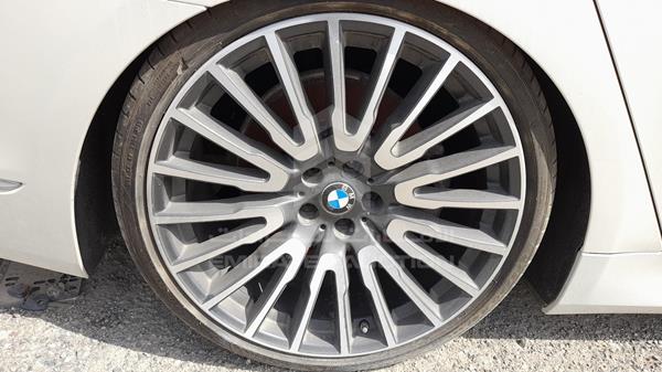 Photo 31 VIN: WBA7E2103JG413434 - BMW 740 