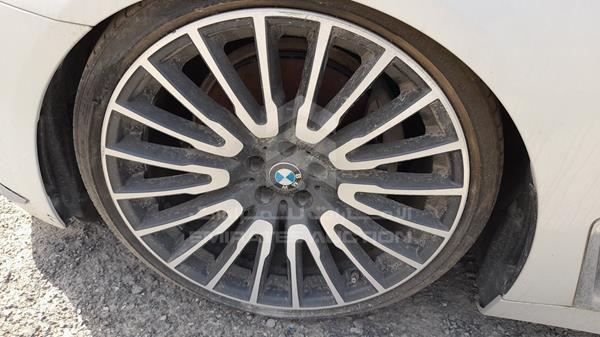 Photo 33 VIN: WBA7E2103JG413434 - BMW 740 