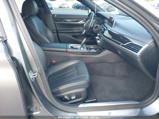 Photo 4 VIN: WBA7E2C53KB218635 - BMW 740 