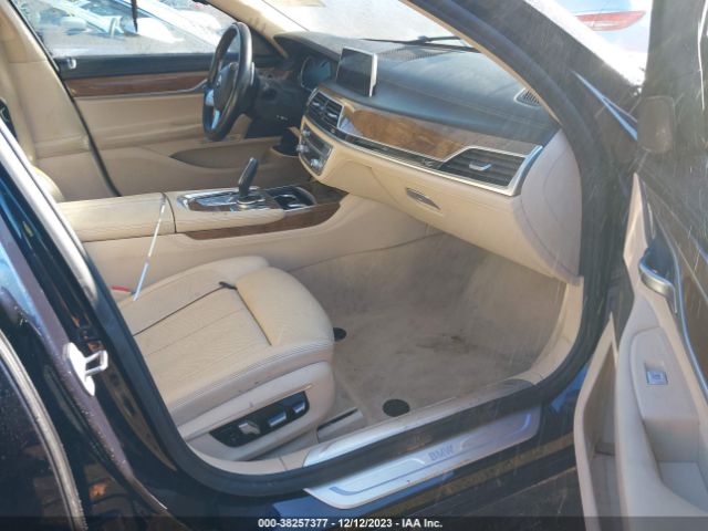 Photo 4 VIN: WBA7E2C56GG547601 - BMW 740I 