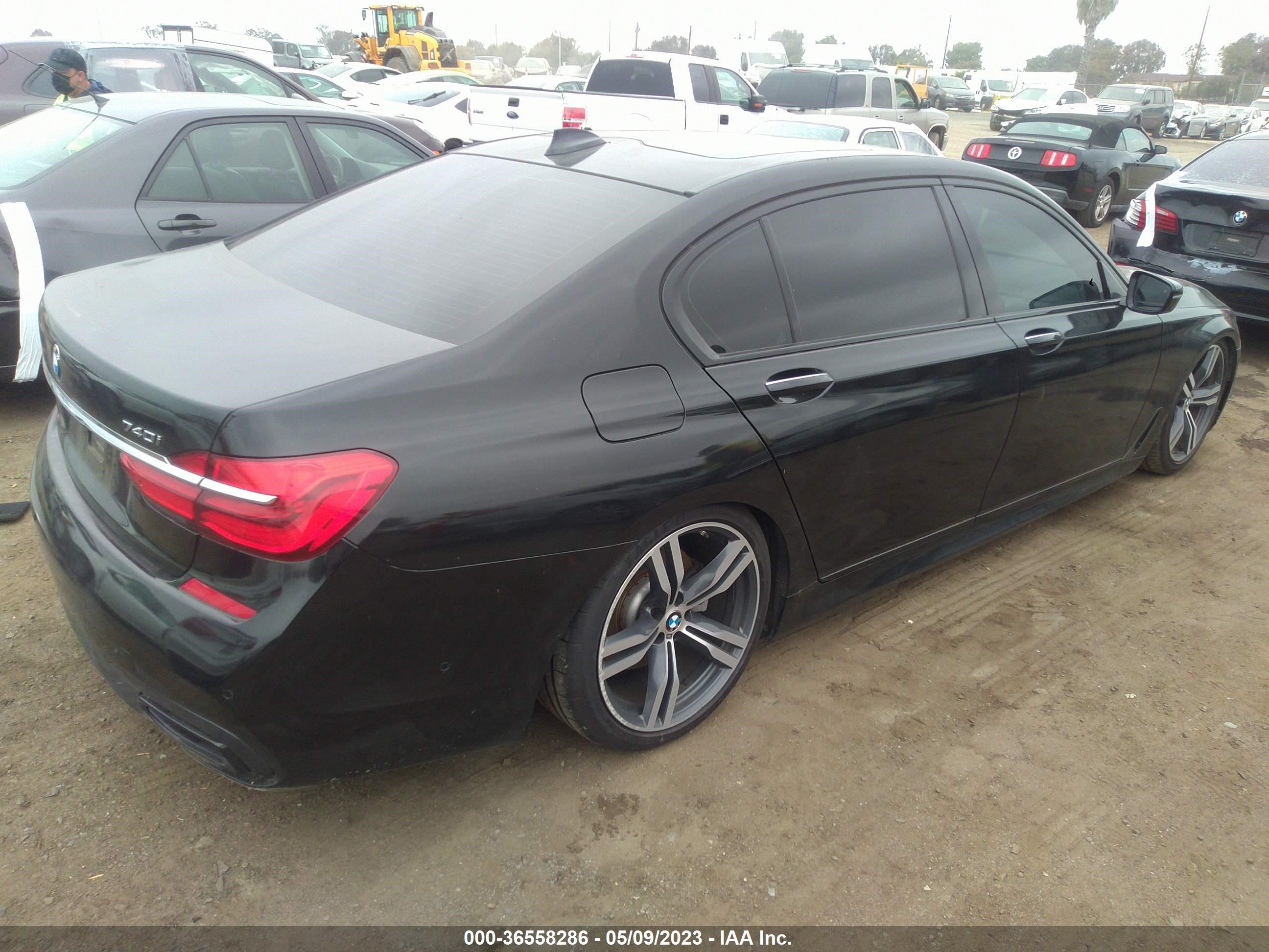 Photo 3 VIN: WBA7E2C57KB217651 - BMW 7ER 