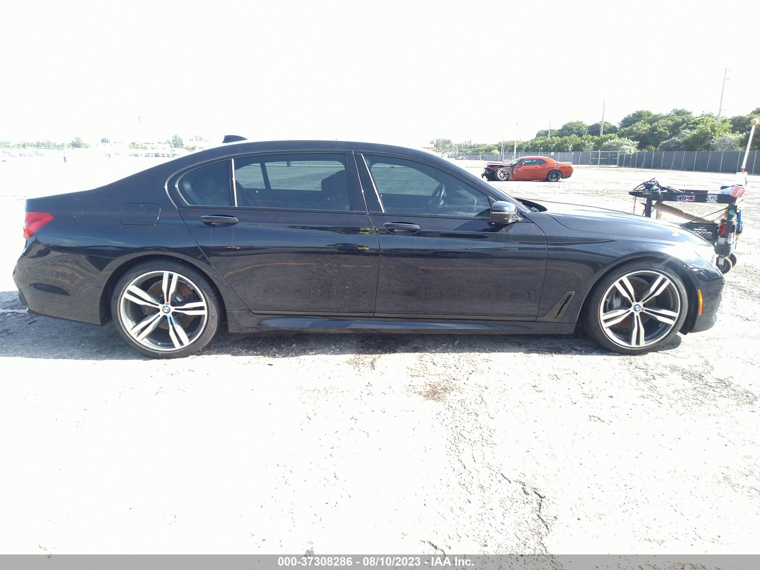 Photo 12 VIN: WBA7E2C57KB217780 - BMW 7ER 