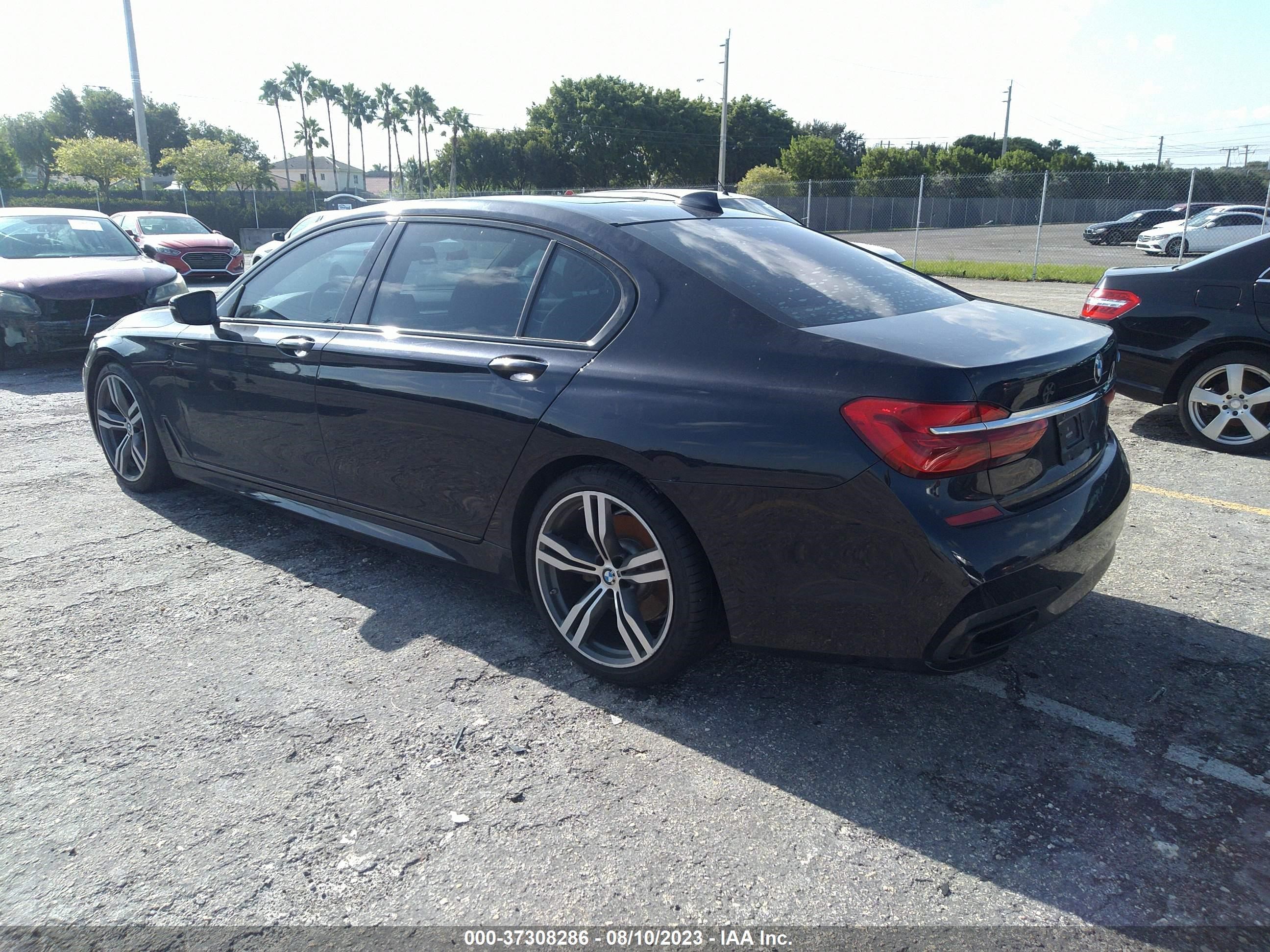 Photo 2 VIN: WBA7E2C57KB217780 - BMW 7ER 