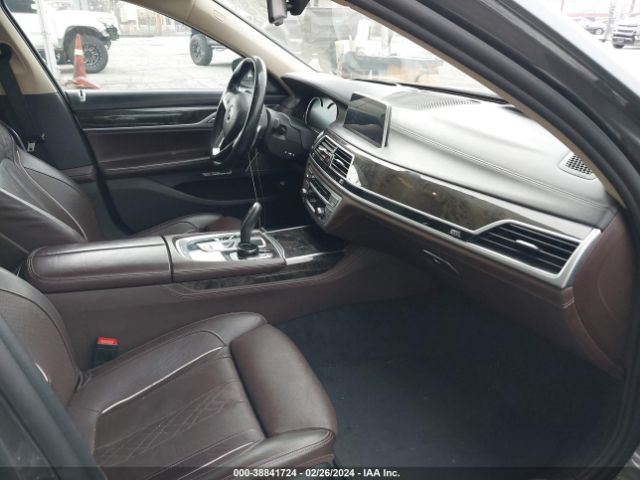 Photo 4 VIN: WBA7E2C5XJG741992 - BMW 740I 