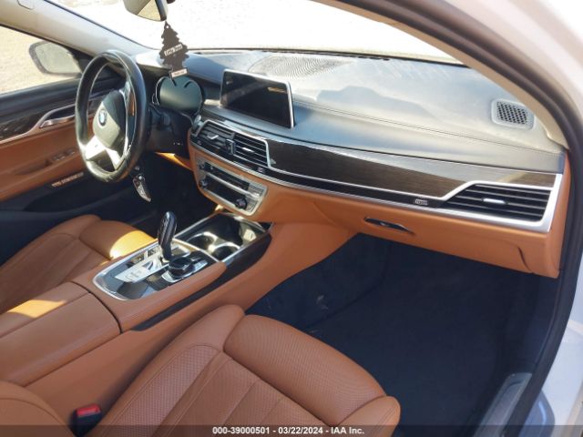 Photo 4 VIN: WBA7E4C50JGV23961 - BMW 740 