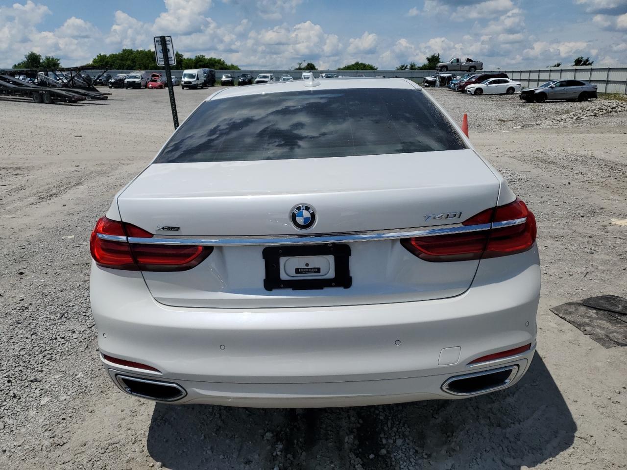 Photo 5 VIN: WBA7E4C56HGU99210 - BMW 7ER 