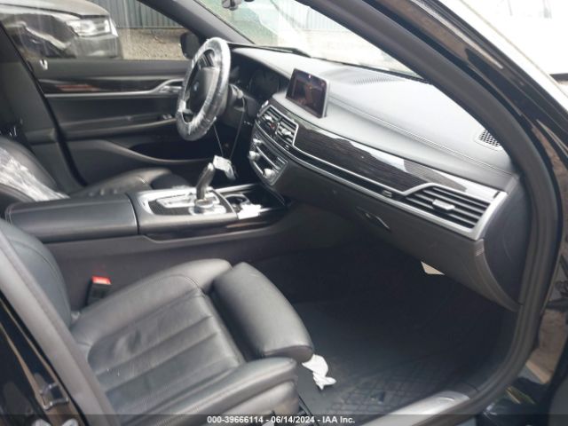 Photo 4 VIN: WBA7E4C59KGV70276 - BMW 740I 