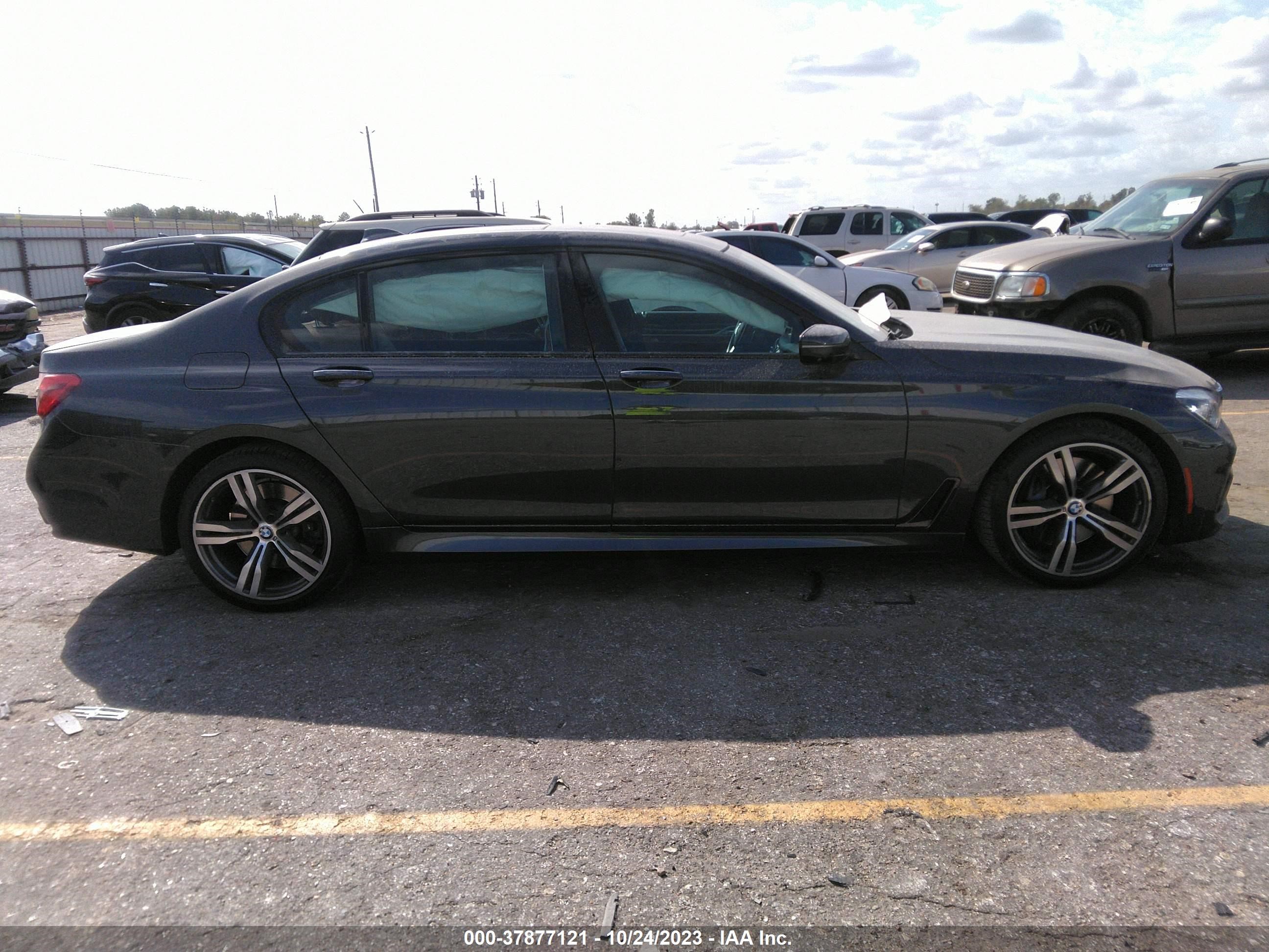 Photo 12 VIN: WBA7F0C53JGM23987 - BMW 7ER 