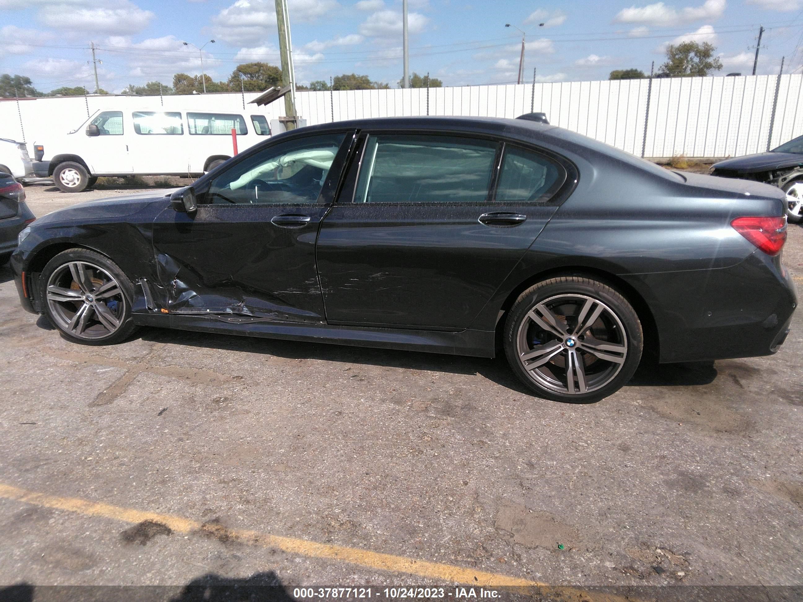 Photo 13 VIN: WBA7F0C53JGM23987 - BMW 7ER 