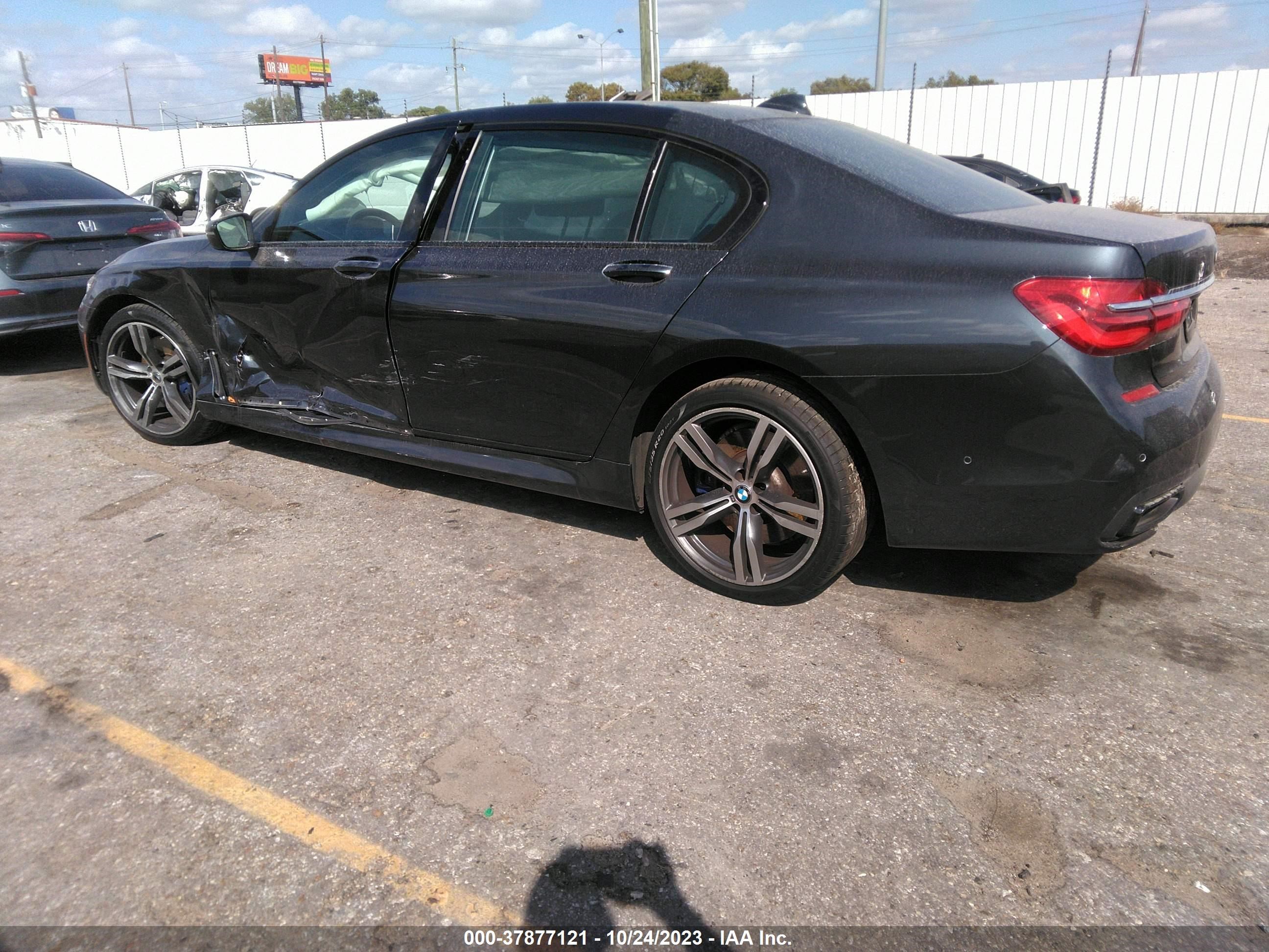 Photo 2 VIN: WBA7F0C53JGM23987 - BMW 7ER 