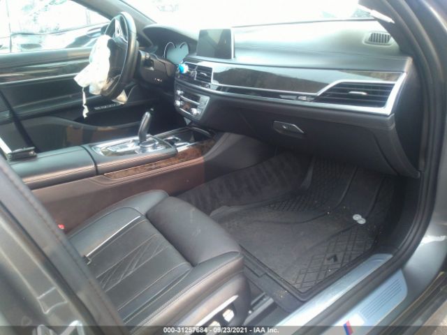 Photo 4 VIN: WBA7F0C55GGL99555 - BMW 7 