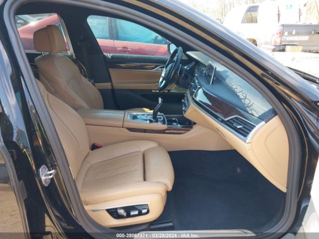 Photo 4 VIN: WBA7J2C51HG497641 - BMW 740E 