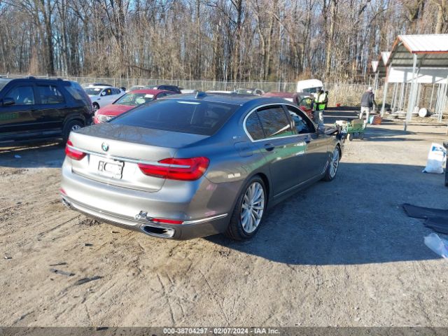 Photo 3 VIN: WBA7J2C52JG938358 - BMW 740E 