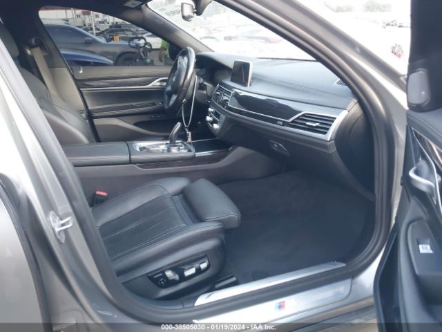 Photo 4 VIN: WBA7T2C01MCF14800 - BMW 740I 