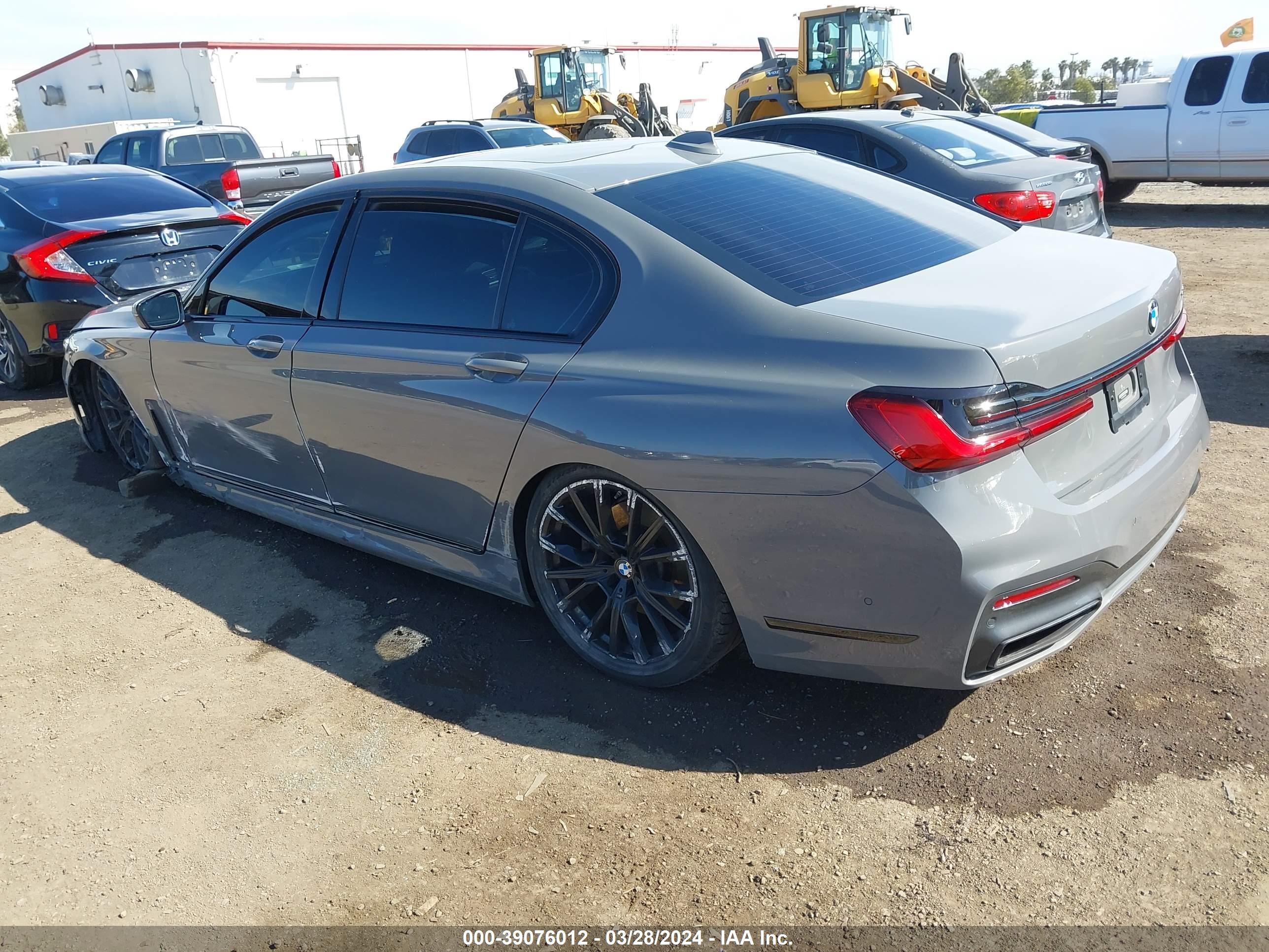 Photo 2 VIN: WBA7T2C09NCH00988 - BMW 7ER 