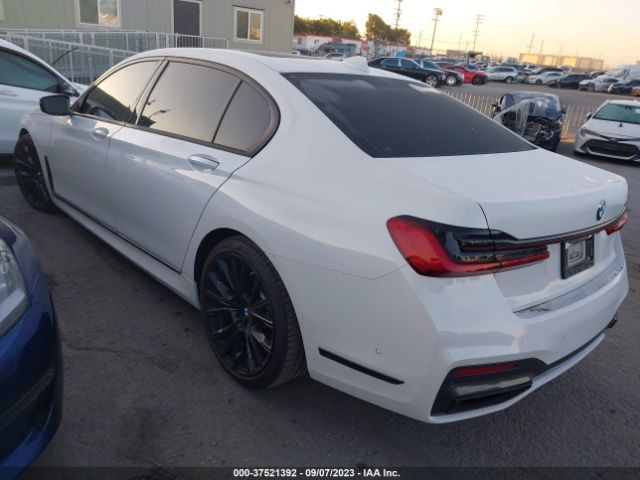 Photo 2 VIN: WBA7T2C09NCJ65657 - BMW 740I 