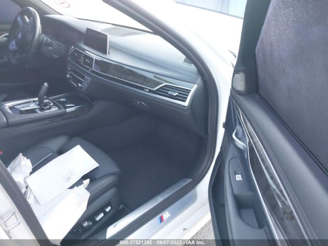 Photo 4 VIN: WBA7T2C09NCJ65657 - BMW 740I 