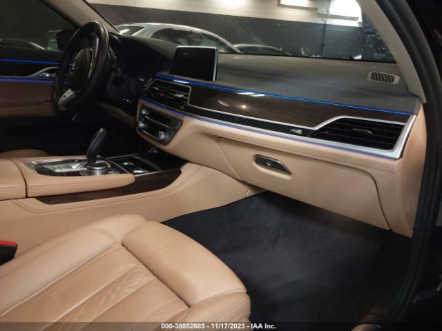 Photo 4 VIN: WBA7T4C09NCH67778 - BMW 740I 