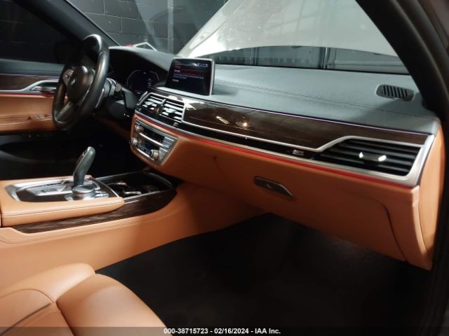 Photo 4 VIN: WBA7T4C09NCJ95964 - BMW 740I 