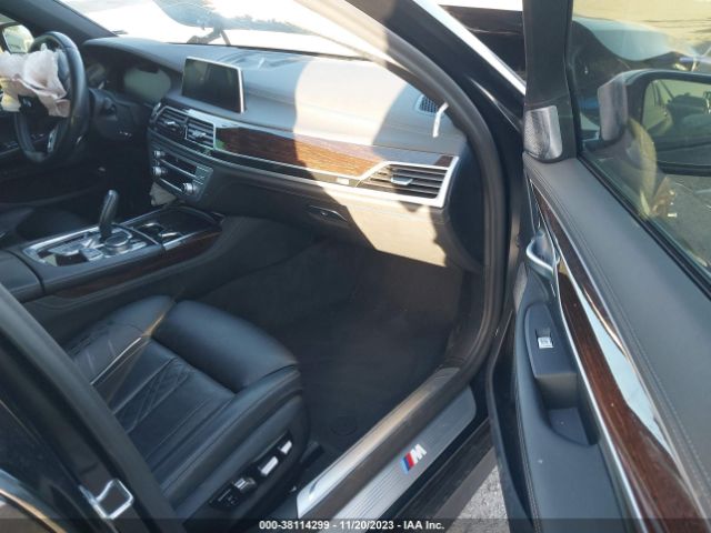 Photo 4 VIN: WBA7U2C00MCG41793 - BMW 750I 