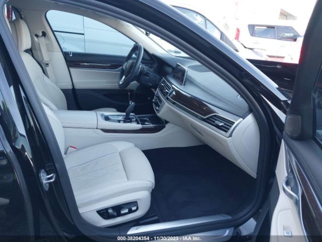 Photo 4 VIN: WBA7U2C01LGJ59984 - BMW 7 SERIES 