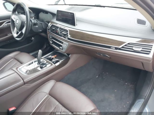 Photo 4 VIN: WBA7U2C09LGM29897 - BMW 750 